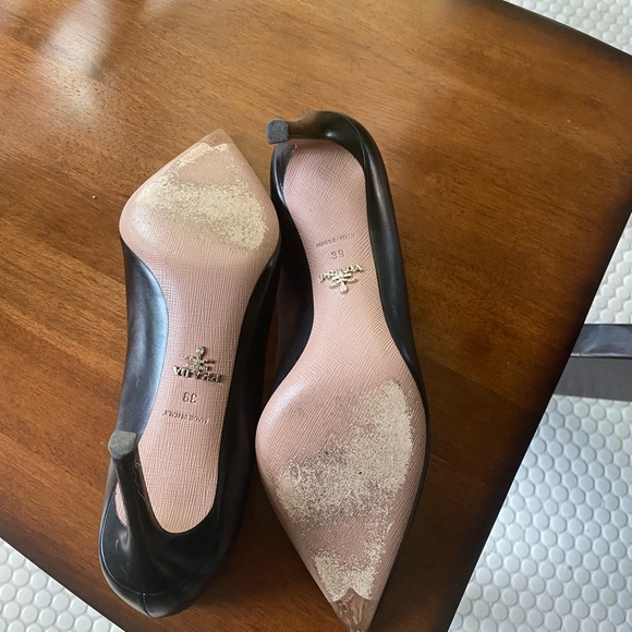 Gorgeous classic Prada pump.  Only worn 4-5 times. - Picture 4 of 5